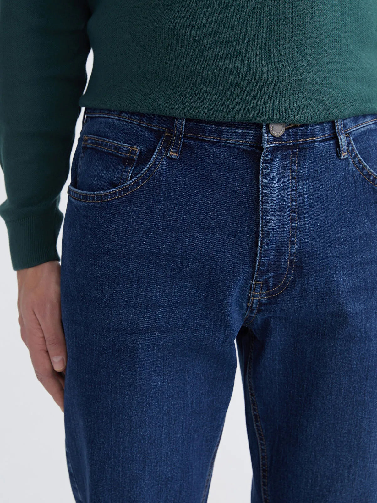 جينز بقصة عادية للرجال